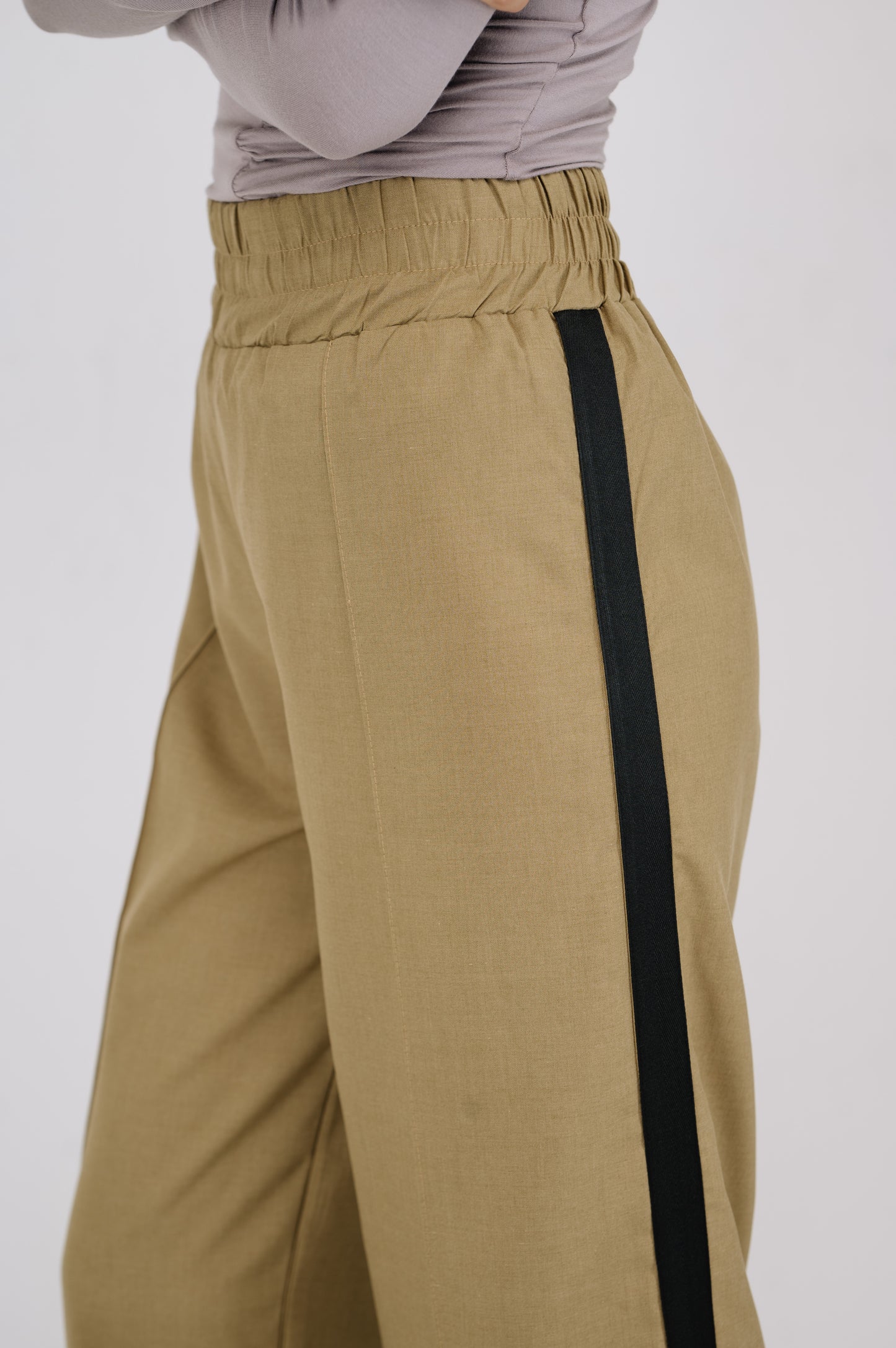 Sandra Pants in Khaki